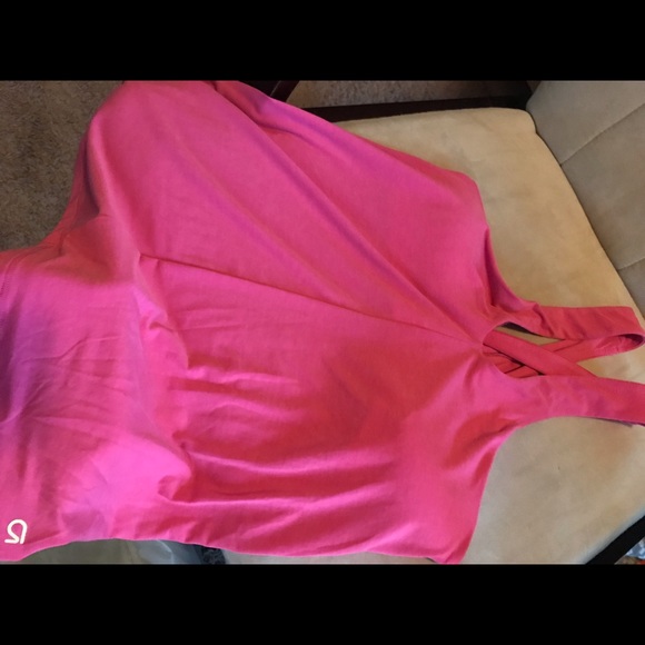 GapFit Keyhole Breathe Tank NWOT - Picture 5 of 5